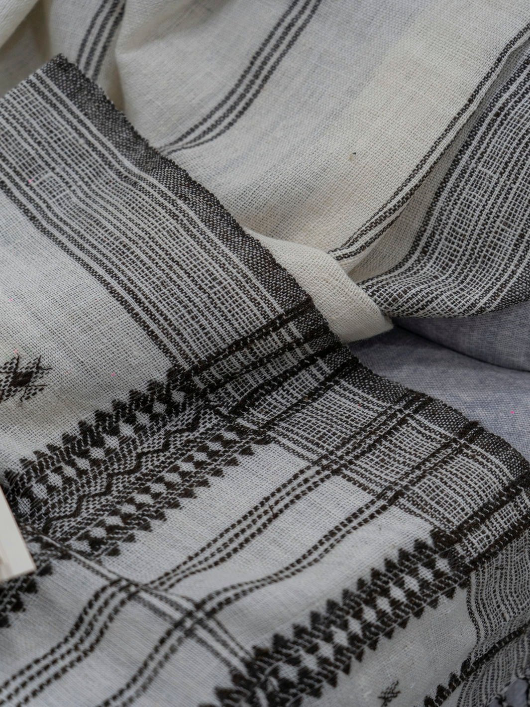 White & Black Desi sheep wool throw| Bedding |Indian wool throw |Shawl | Kutch Culture | Home 2024 Decore